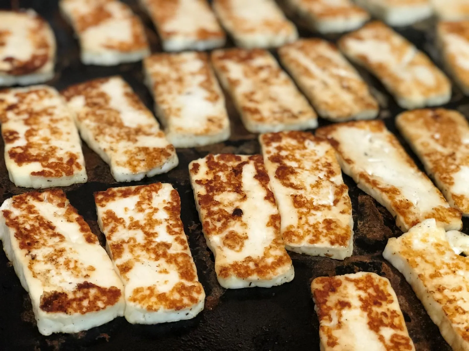 Grilled halloumi cheese